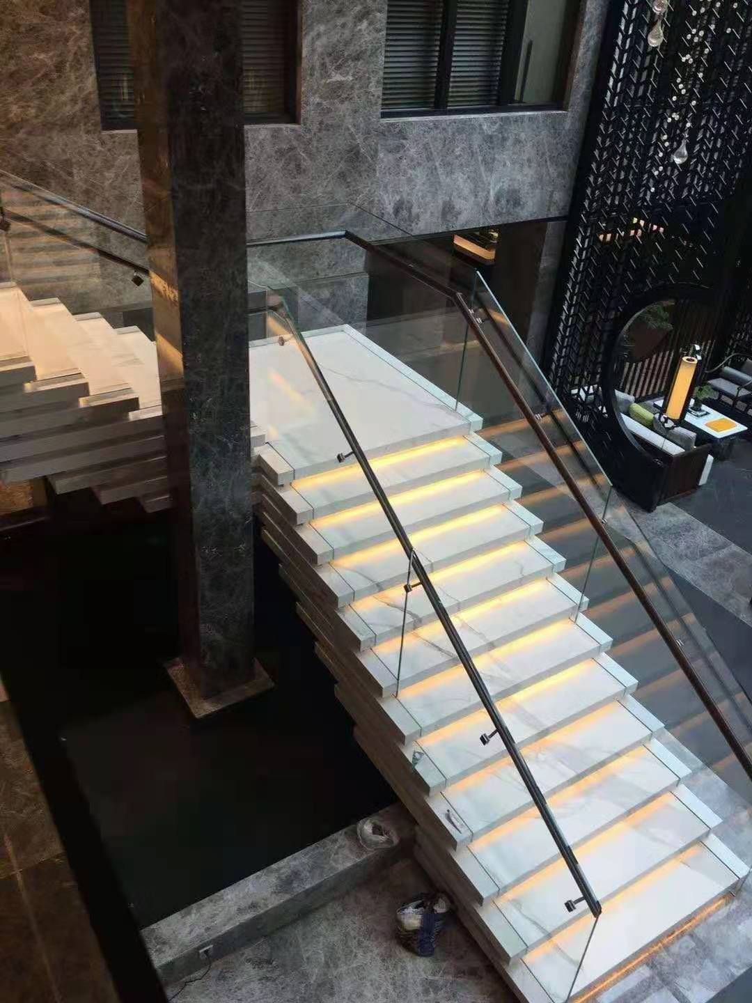 <b>拉米娜岩板楼梯案例二</b>