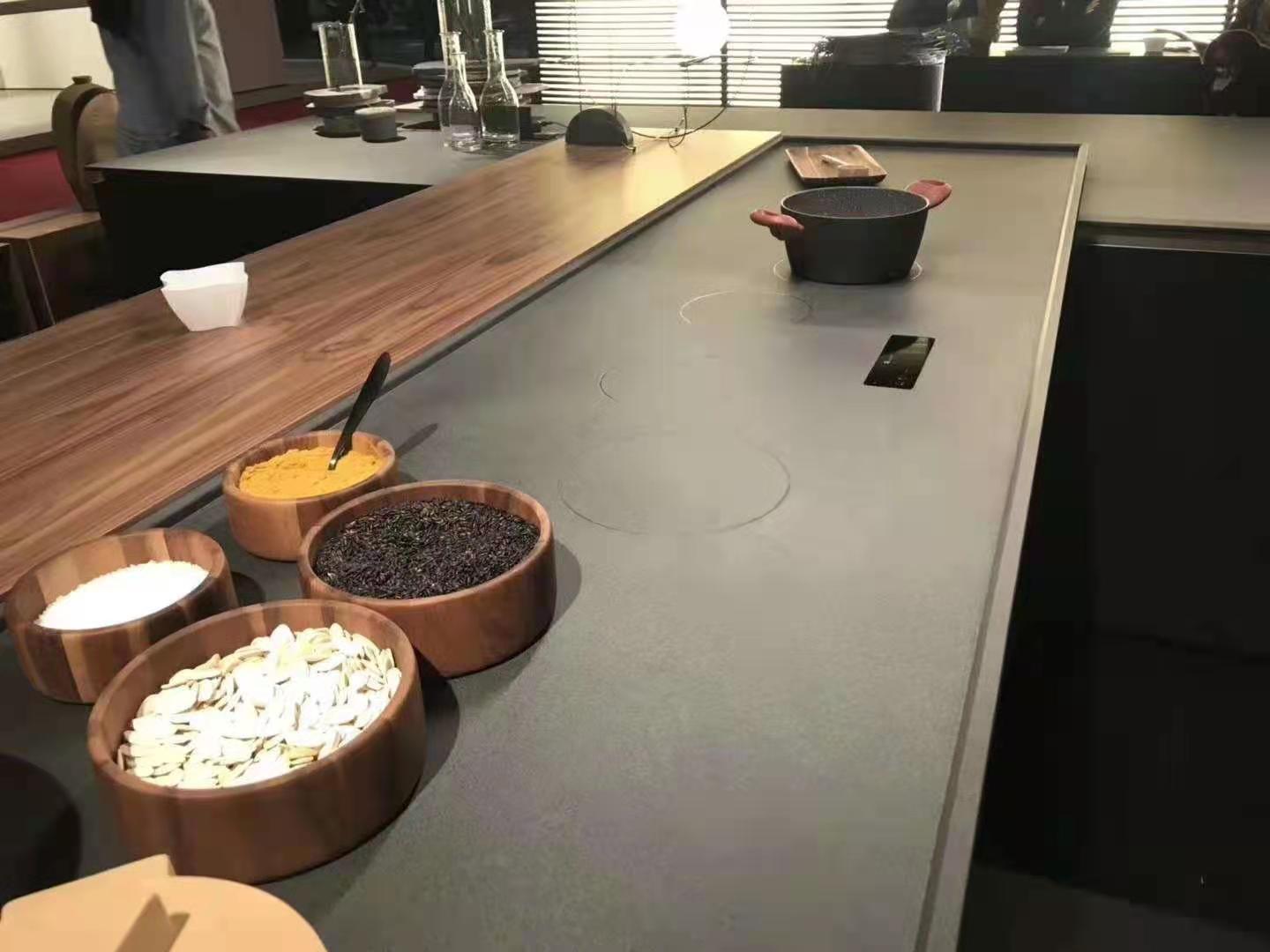 <b>拉米娜岩板台面案例八</b>